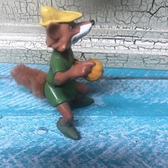 Vintage Disney Figure – Robin Hood – Fox And The Hound- Furry Tail – 3.5″ Tall