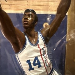 RARE!!! OSCAR ROBERTSON – CINCINNATI ROYALS – 2006 MCFARLANE – NBA LEGENDS