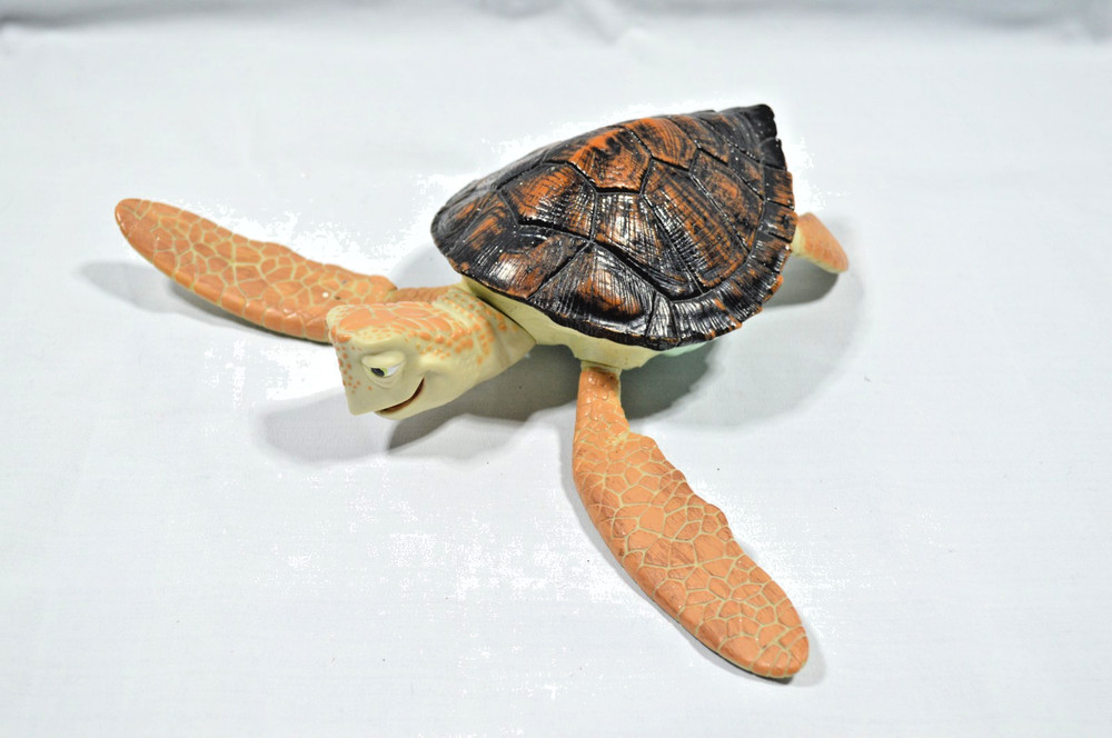Vintage Disney Pixar Finding Nemo Crush Hard Plastic Figure w/ Moveable Legs