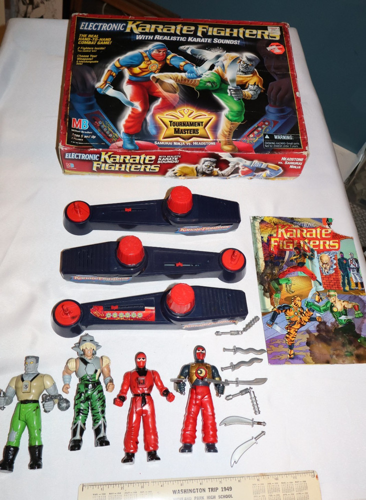 VTG 1994 Karate Fighters Game Samurai Ninja Vs Headstone Box 4 figures EXTRAS