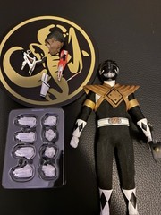 Mezco One : 12 Black Ranger Power Rangers Action Figure