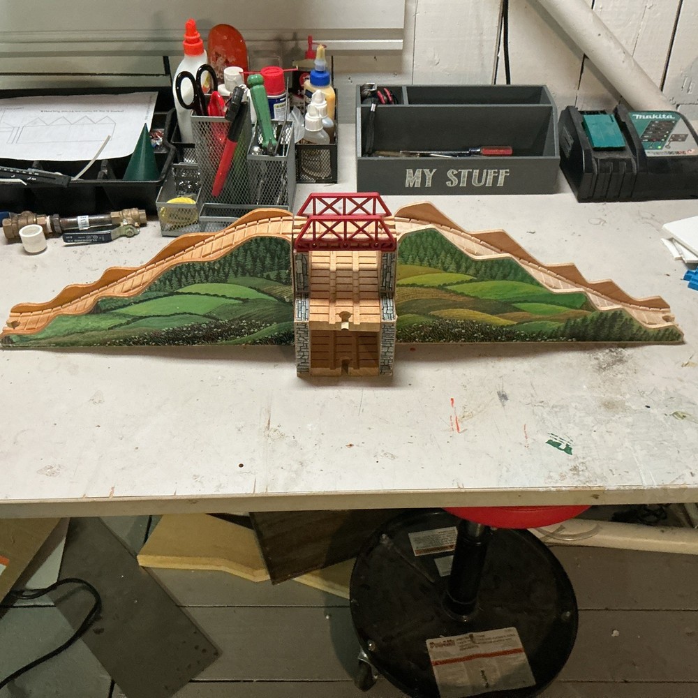 Thomas Wooden Mountain Tunnel (With A Different Hill Piece)