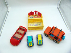 15 Bluey Characters & Bluey Toy Accessories, 4 Wheelers, Jeep, Play House, Etc.