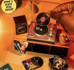 MGA’s Miniverse Real Music Record Player Mini Collectibles Mini Playable Record