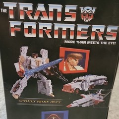 Takara Tomy Transformers x Street Fighter II Optimus Prime vs Megatron Set