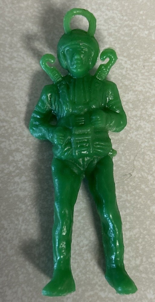 Vintage 1960’s Ray Plastics 3″ Green Paratrooper Figure No Parachute