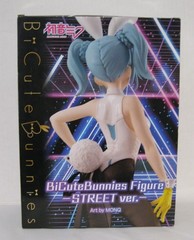New FuRyu BiCute Bunnies Hatsune Miku: Street Ver. 11.8″ Figure Distressed Box