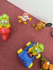 Lot of Vintage 80’s 2″ Tall Garfield Figures PVC with vehicles