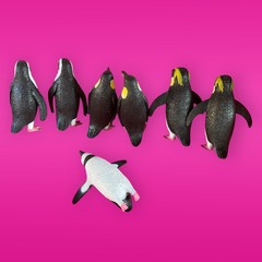 SeaWorld Penguin Figurine Set of 12 w/ Carry Case – 1 Full Set of 6 Pairs EUC