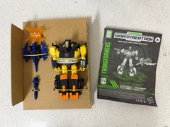 Transformers War For Cybertron Kingdom Golden Disk Autobot Jackpot & Sights
