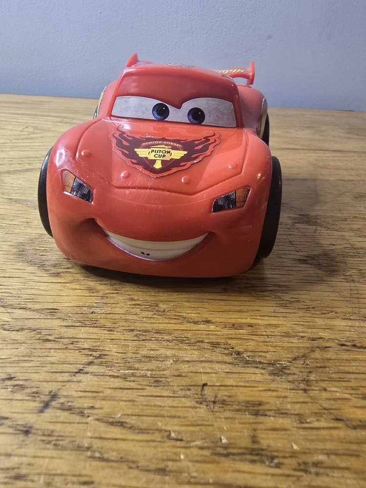 Disney Cars 2 Lightning McQueen Shake n Go Truck Toy Talks 2010