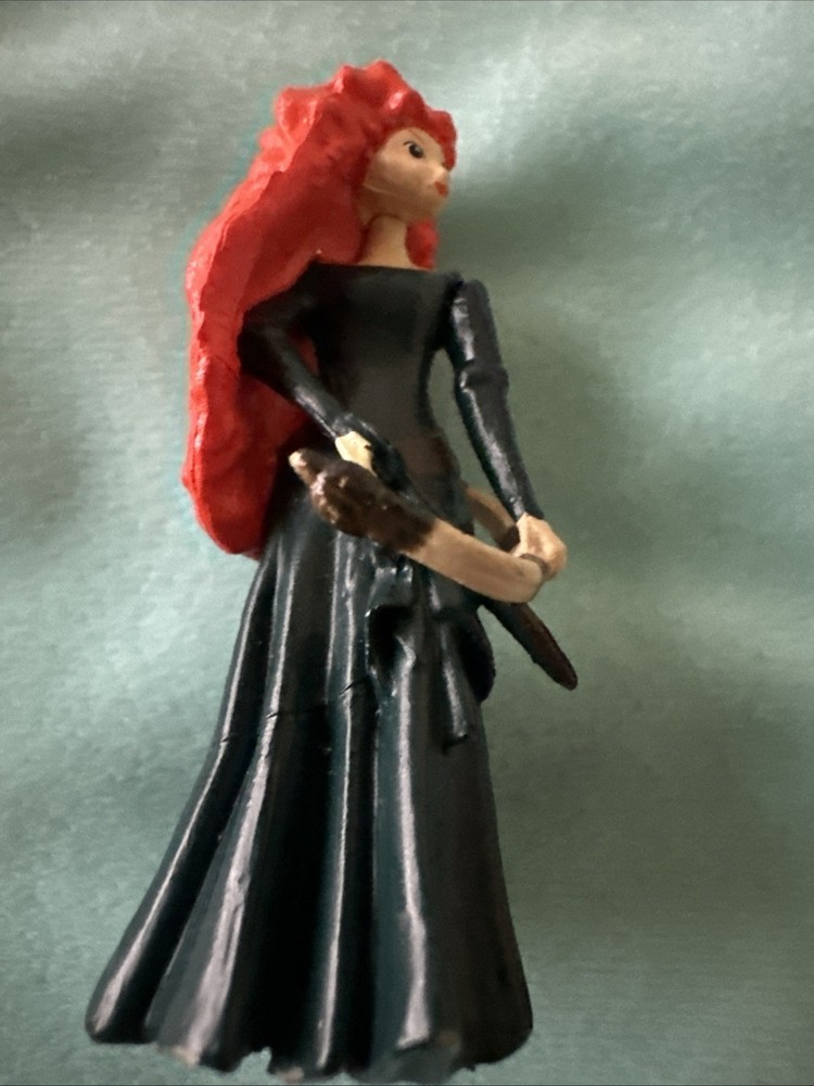 Disney Pixar Brave Merida holding Bow Green – Cake Topper PVC/Plastic