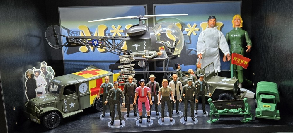 1982 MASH 4077 Tristar Durham COLLECTION – Helicopter Jeep Ambulance 16 Figures