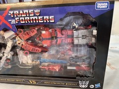 TRANSFORMERS X STREET FIGHTER II OPTIMUS PRIME RYU VS. MEGATRON M. BISON TAKARA