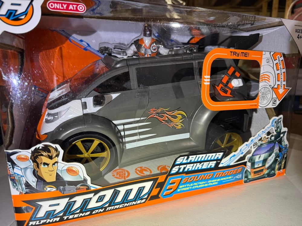 Action Man A.T.O.M. – Slamma Striker vehicle (w/King)