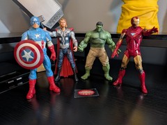 Hasbro MARVEL THE AVENGERS Action Figure Set Disney Store Exclusive Rare! Used