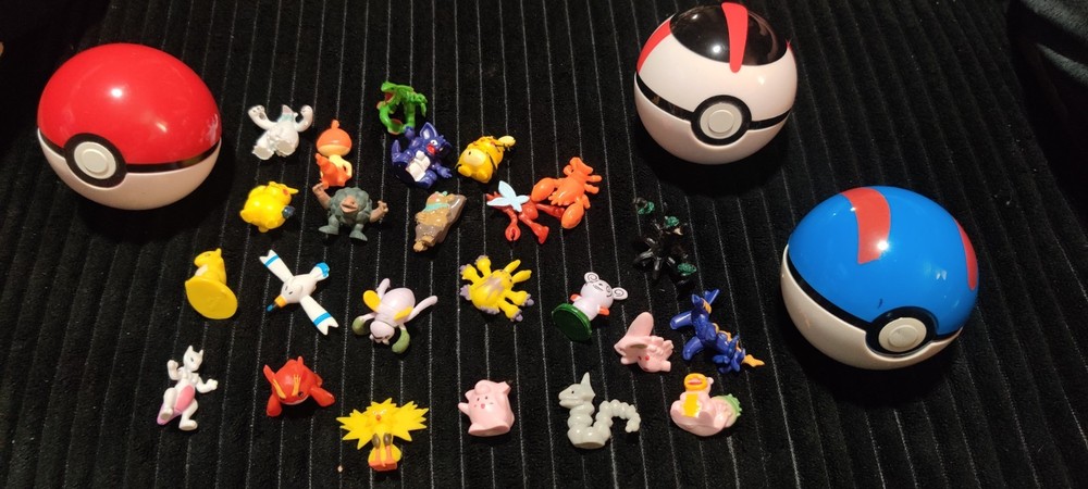 24 pc 1 inch miniature Pokémon + 3 balls
