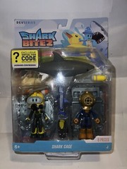 Roblox DevSeries SHARK BITE 2: SHARK CAGE Figure Set W/Exclusive Virtual Code