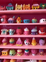 Shopkins Lot of 96 Foodie Random Figures ~ No Dupes Mixed Seasons with Cases 🧁