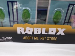 NEW Roblox Adopt Me Pet Store Playset Figures Accessories Exclusive Virtual Item