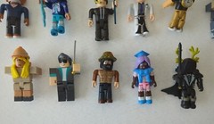 Roblox Lot of 11 Figures Mixed Characters & Mixed Accessories