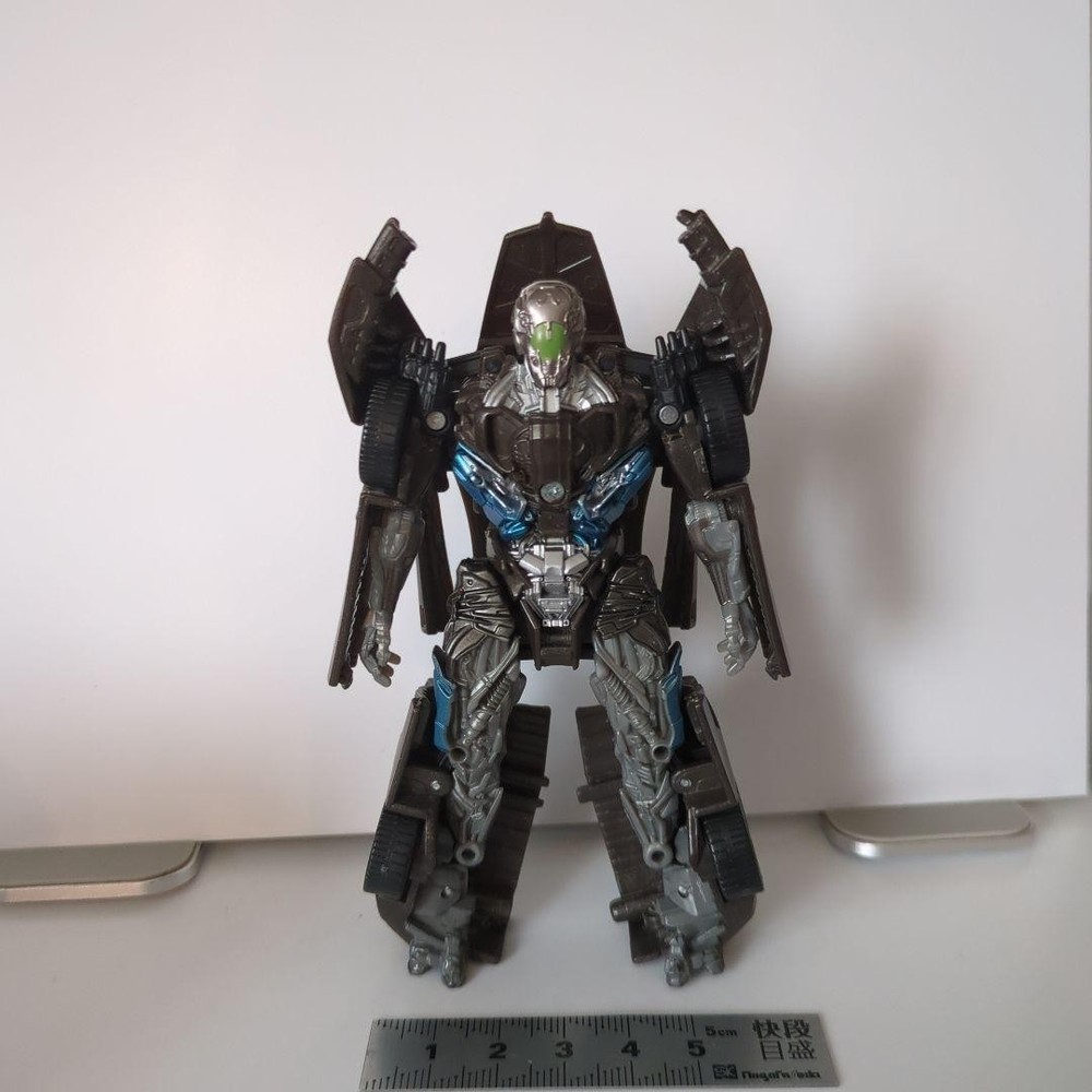 Transformers Figure Lockdown “Lost Age Series” Takara Tomy