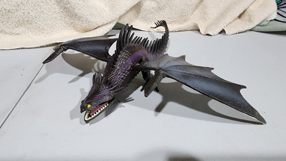 2013 Spin Master How to Train Your Dragon “Defenders of Berk” Skrill Figure