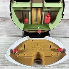 2010 Nintendo Jakks Pacifc Pokemon Yellow/Gold Poke Ball Mini Playset Pokeball