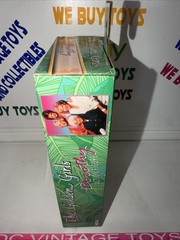 NECA THE GOLDEN GIRLS DOROTHY 8″ ACTION FIGURE NEW Authentic 🔥