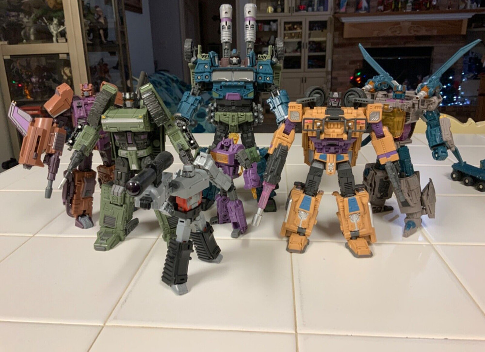 Warbotron WB01 official product (aka Transformers Bruticus)