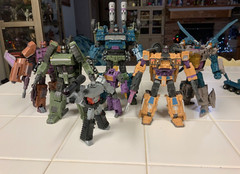 Warbotron WB01 official product (aka Transformers Bruticus)