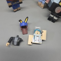 Roblox Mini Figures Lot With Vehicle R0BL0X Action Toys