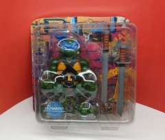 Mondo Teenage Mutant Ninja Turtles LEONARDO 8″ Soft Vinyl Figure (CARD CUT DOWN)