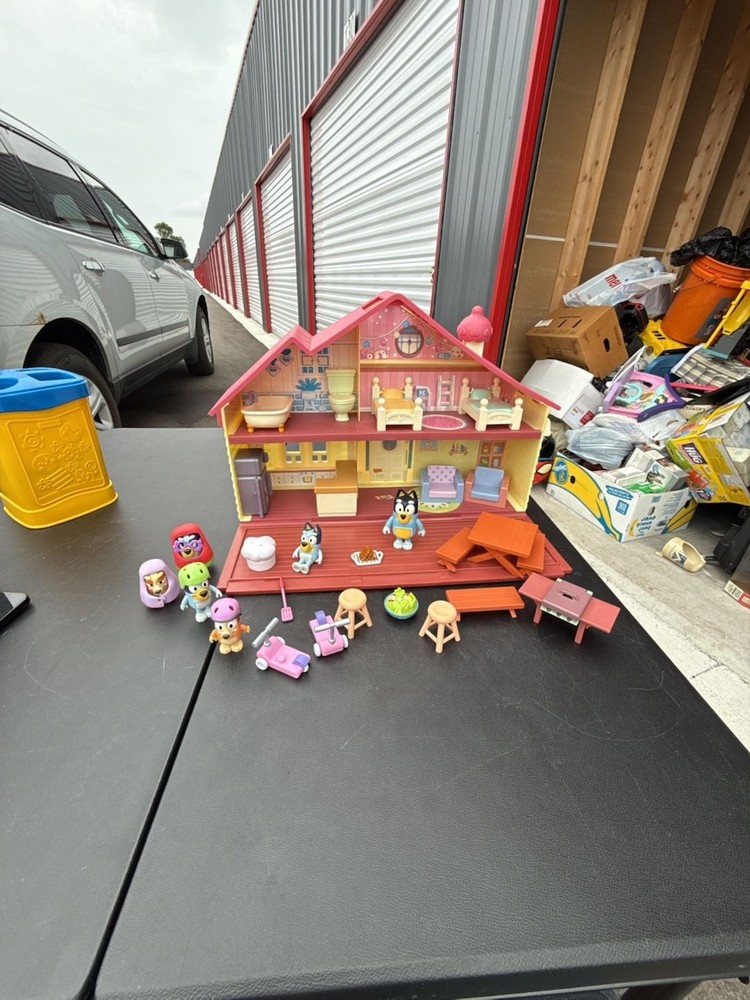 Bluey Family Home Playset with Furniture, Figures, and Accessories Bundle