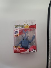 Pokémon Heracross Battle Feature Figure 4.5 Inch Deluxe Figure FREE SHIPPING