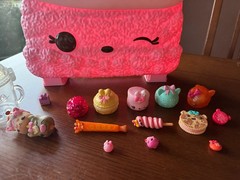 Num Noms Collector Cake Case with Accessories
