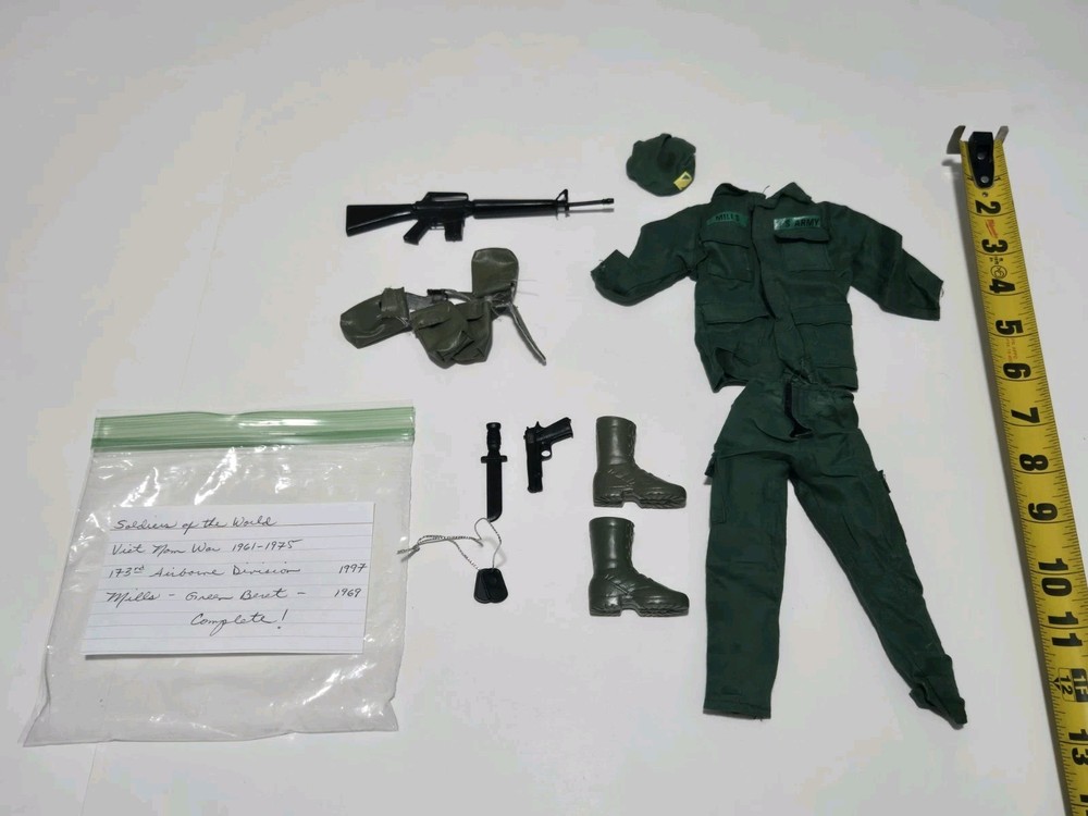 SOLDIERS OF THE WORLD VIETNAM WAR 1969 MILLS GREEN BERET 1/6 SCALE 1997 OUTFIT