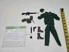 SOLDIERS OF THE WORLD VIETNAM WAR 1969 MILLS GREEN BERET 1/6 SCALE 1997 OUTFIT