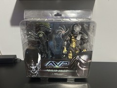 NECA AVP ALIEN vs PREDATOR GRID vs CELTIC RIVALRY REBORN 2 PACK!