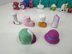 Shopkins Lot Of 23 Different Mini Figures & Bags Moose Enterprise