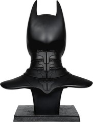 – DC Direct Batman: the Dark Knight (2008) Cowl Replica 1:1 Scale