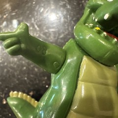 2000 RAINFOREST CAFE Alligator Toy Action Figures NILE alligator