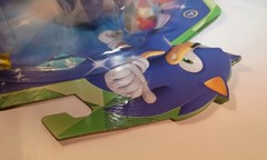 Sonic the Hedgehog 35th Anniversary Sonic 4in Figure w/ Green Emerald In Stock