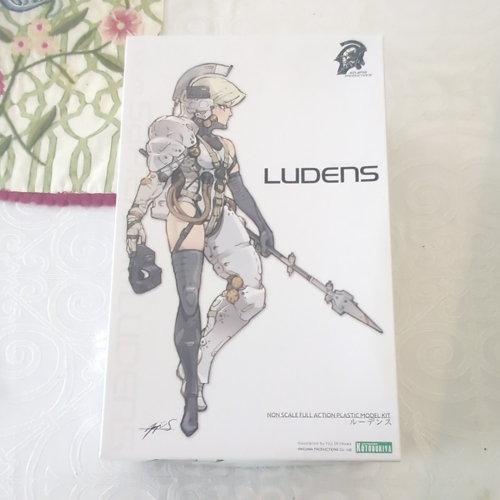 KOTOBUKIYA Ludens Non-Scale Full Action Plastic Model Kit White/Gray Manual