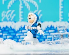 Jada Toys Mega Man 4.5″ Ice Man Figure 1:12 Scale