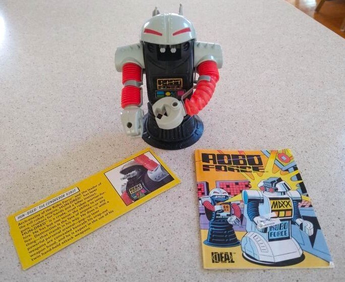 ROBO FORCE Hun-Dred The Conqueror Robot 1984 Figure Vintage w/ Weapons & Comic
