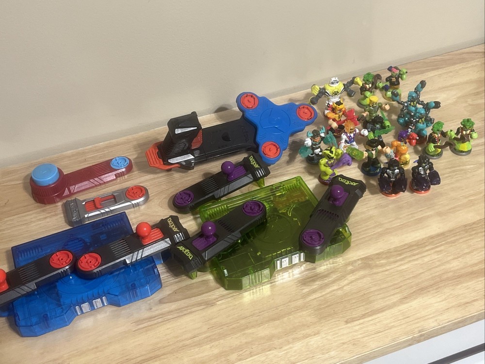 Akedo Warriors & Accessories Lot 17 Figures And Controllers, Great Conditions