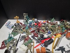 Toy Soldiers And G I Joe / Lanard Guns And Accessories 1.5lb Mixed Lot