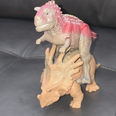 Crazed Carnotaurus Disney’s Dinosaur 2000 Toy Figure & Eema Styracosaurus FLAWED