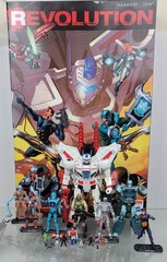 Hasbro SDCC 2017 Exclusive Revolution Box Set + Takara LG 46 Kup